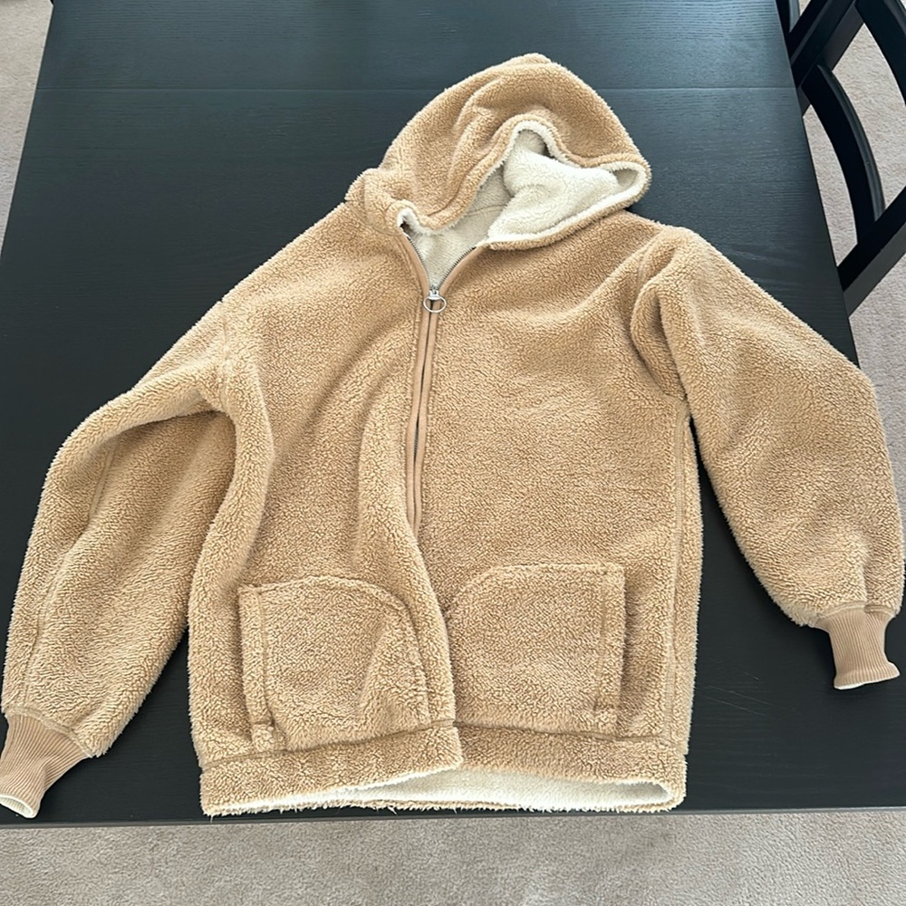 Hollister fuzzy sweater women’s size extra small fits like a medium.